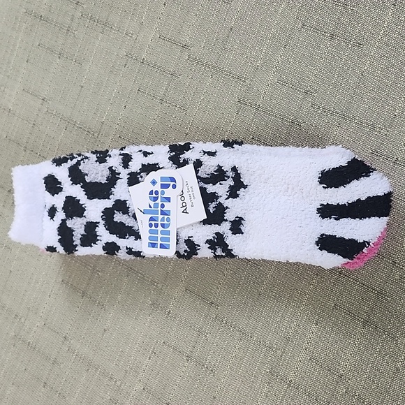 NWT 2 Pairs of Abound Butter/Fuzzy Socks, Nordstrom Rack, Pink, Cheetah Paw - Picture 2 of 11